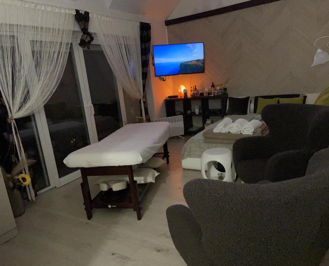 Regina Delux Apartman Gyula Exterior foto