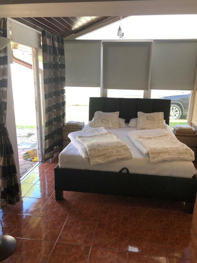 Regina Delux Apartman Gyula Exterior foto