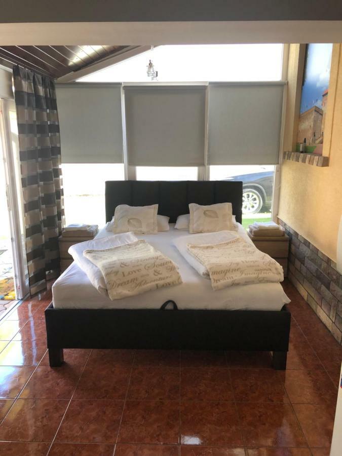 Regina Delux Apartman Gyula Exterior foto